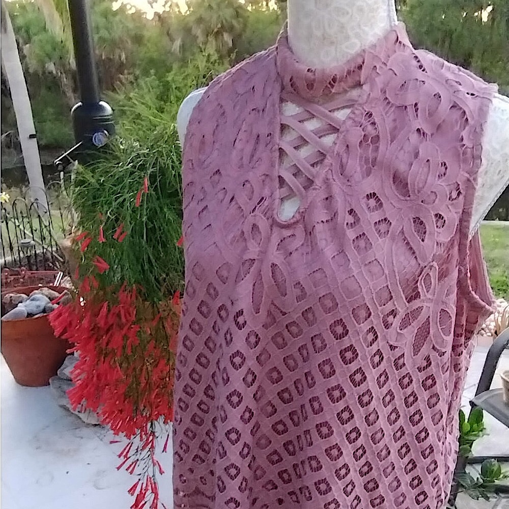 LUNA RAE ❤️ V-Neck Cutout Pink Lace Sleeveless Top